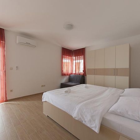 Apartments Villa Klara Baška Voda المظهر الخارجي الصورة